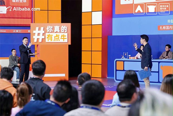 上圖為：成人午夜免费APP門業總經理楊元嘉與對手辯論